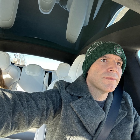 Meet your Posher, Ali - Picture 1 of 3